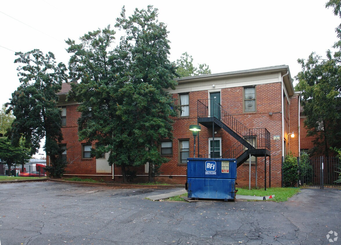 Building Photo - 579 NE Boulevard