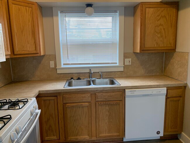 Foto del edificio - 8 Dean St NE