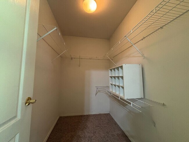 Foto del edificio - Beautiful 3-Bedroom Home in Sought-After C...