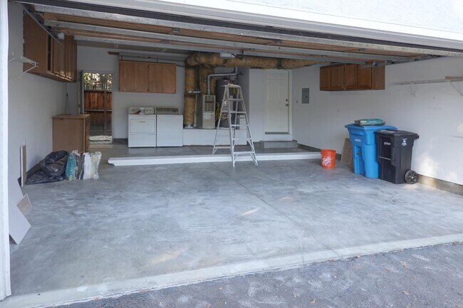 Building Photo - 1013 Woodside Rd
