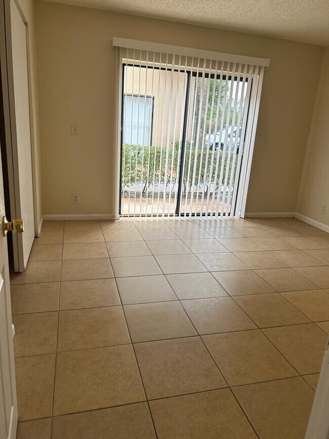 Building Photo - 10918 Royal Palm Blvd