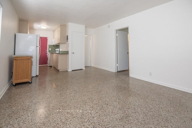 Building Photo - 101 S Palmway