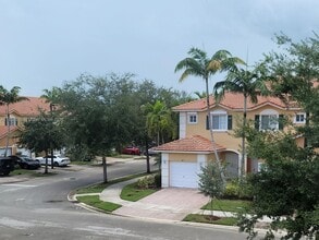 Building Photo - 570 Princess Dr