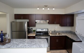 2BR, 1BA Townhome - 900 SF - Mariners Pointe