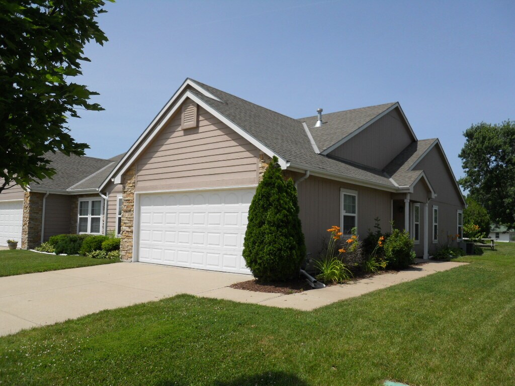 2349 Surrey Dr, Lawrence, KS 66046 Townhome Rentals in Lawrence KS