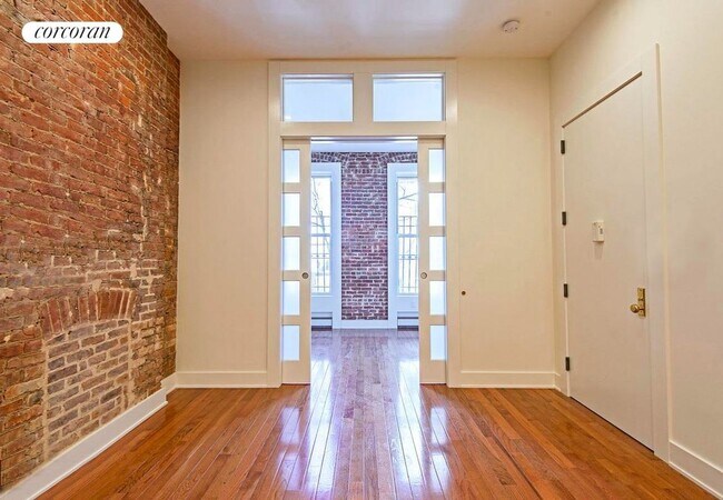 Foto del edificio - 94 Waverly Ave