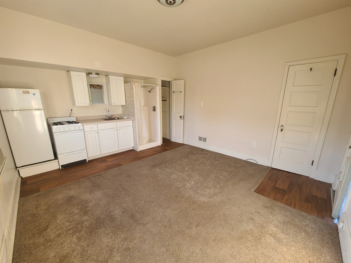 Foto del edificio - 7400 Maple Ave