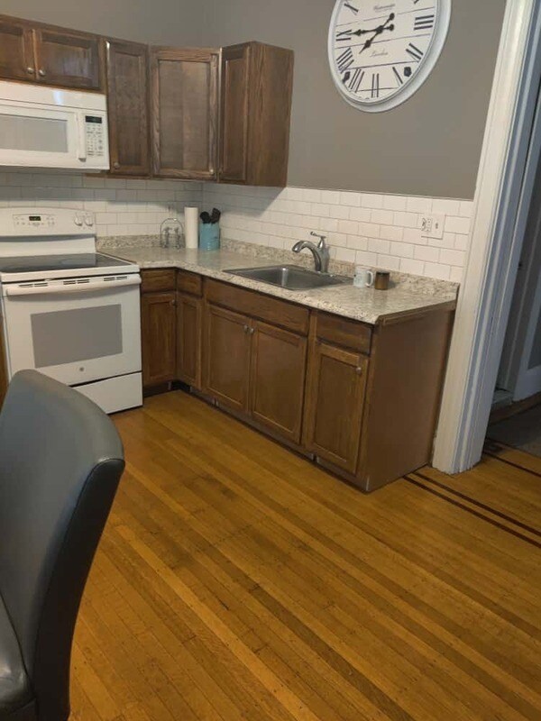 Foto del edificio - 800 N 64th St