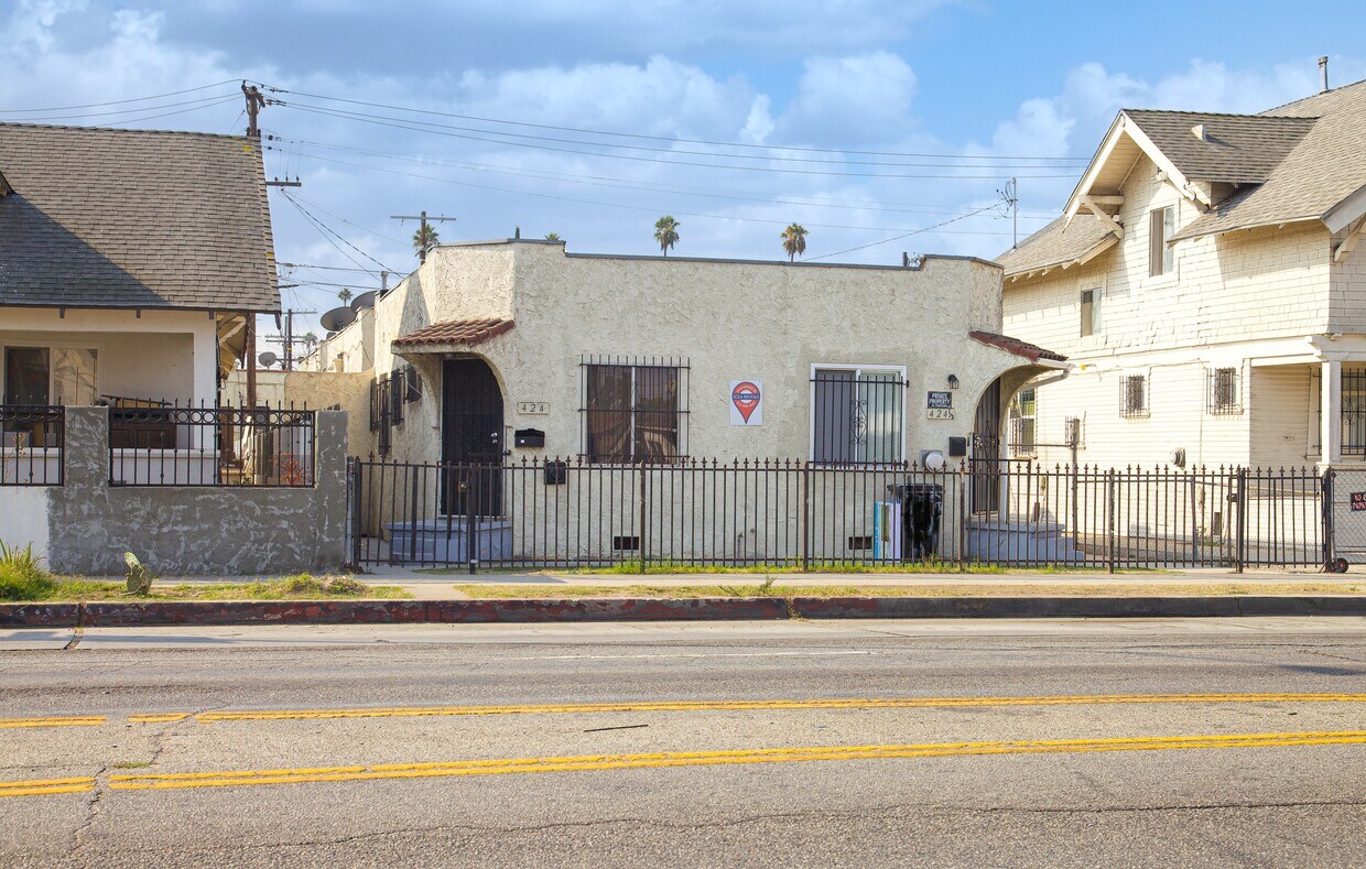 Primary Photo - 424-428 W Gage Ave