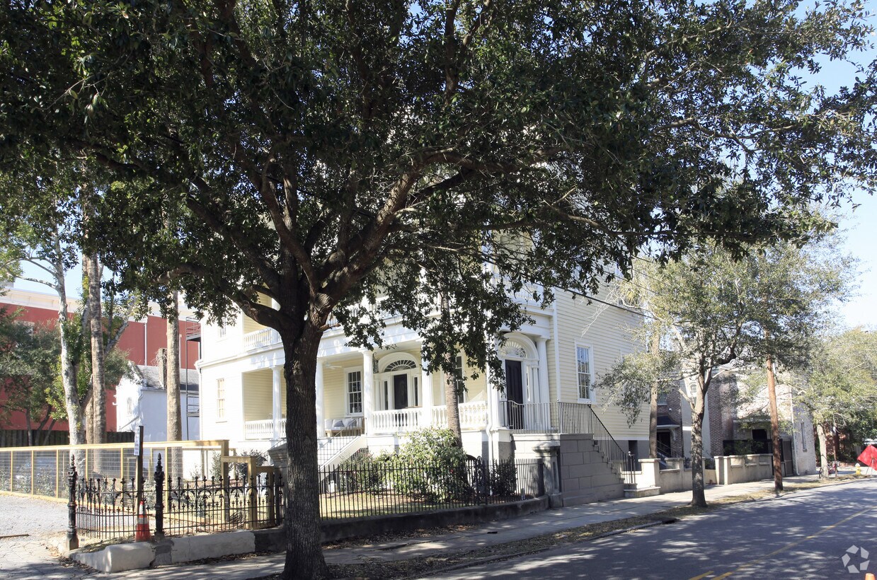 Foto del edificio - 107 Ashley Ave