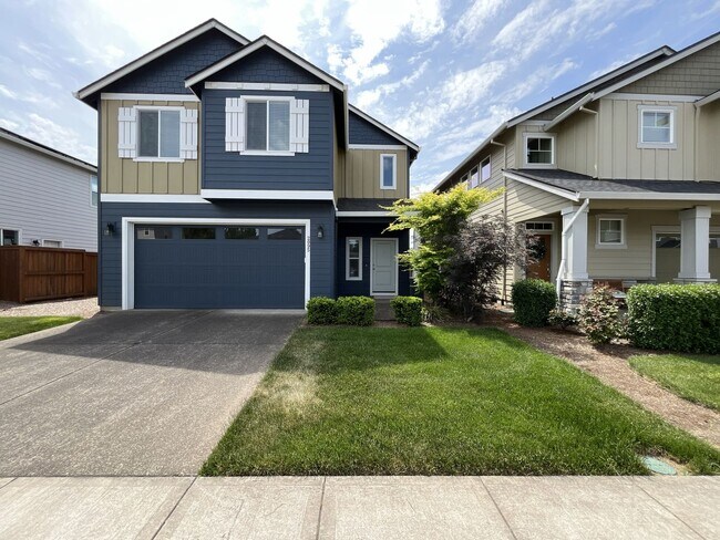 Building Photo - Stunning 3 Bedroom with Bonus Room | Solar Panels, Stainless Steel Appliances & Fenced Backyard