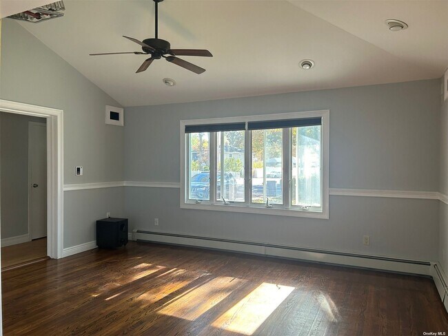 Foto del edificio - 17 W Bay Shore Rd