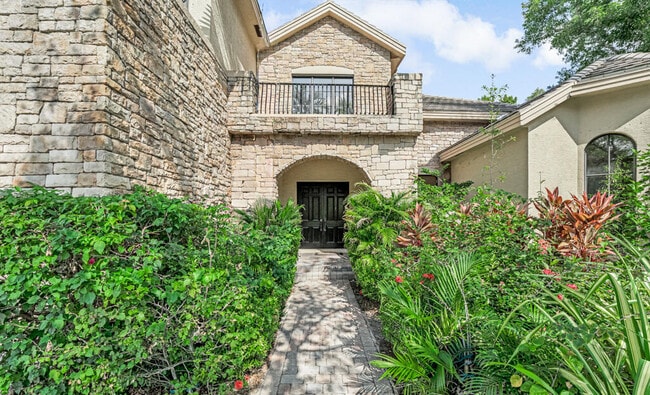 Foto del edificio - 10513 Versailles Blvd