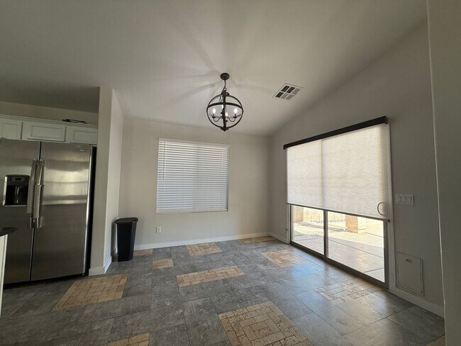 Foto del edificio - Spacious four bedroom for lease in Laveen Meadows!