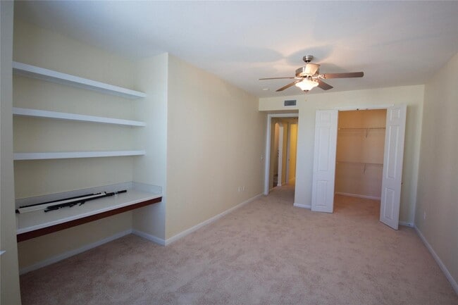 Building Photo - 7575 Kirby Dr