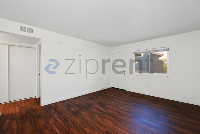 Foto del edificio - Unit B213