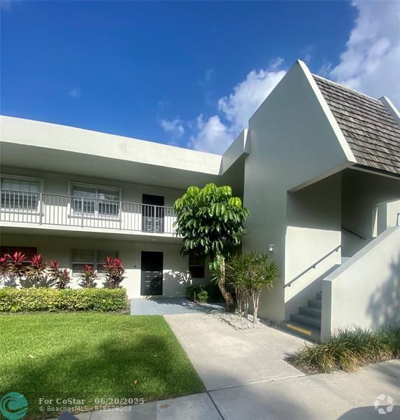 Building Photo - 4007 N Cypress Dr