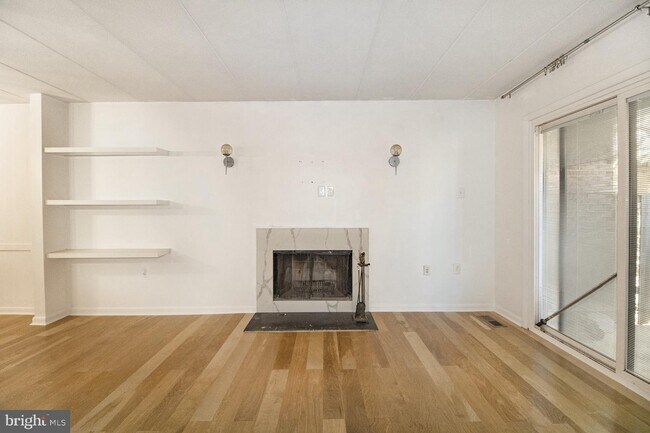 Foto del edificio - 1647 Kenwood Ave