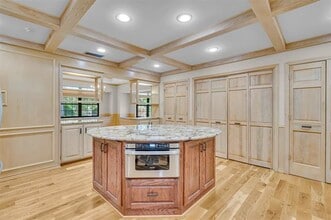 Building Photo - 7019 Spring Valley Rd