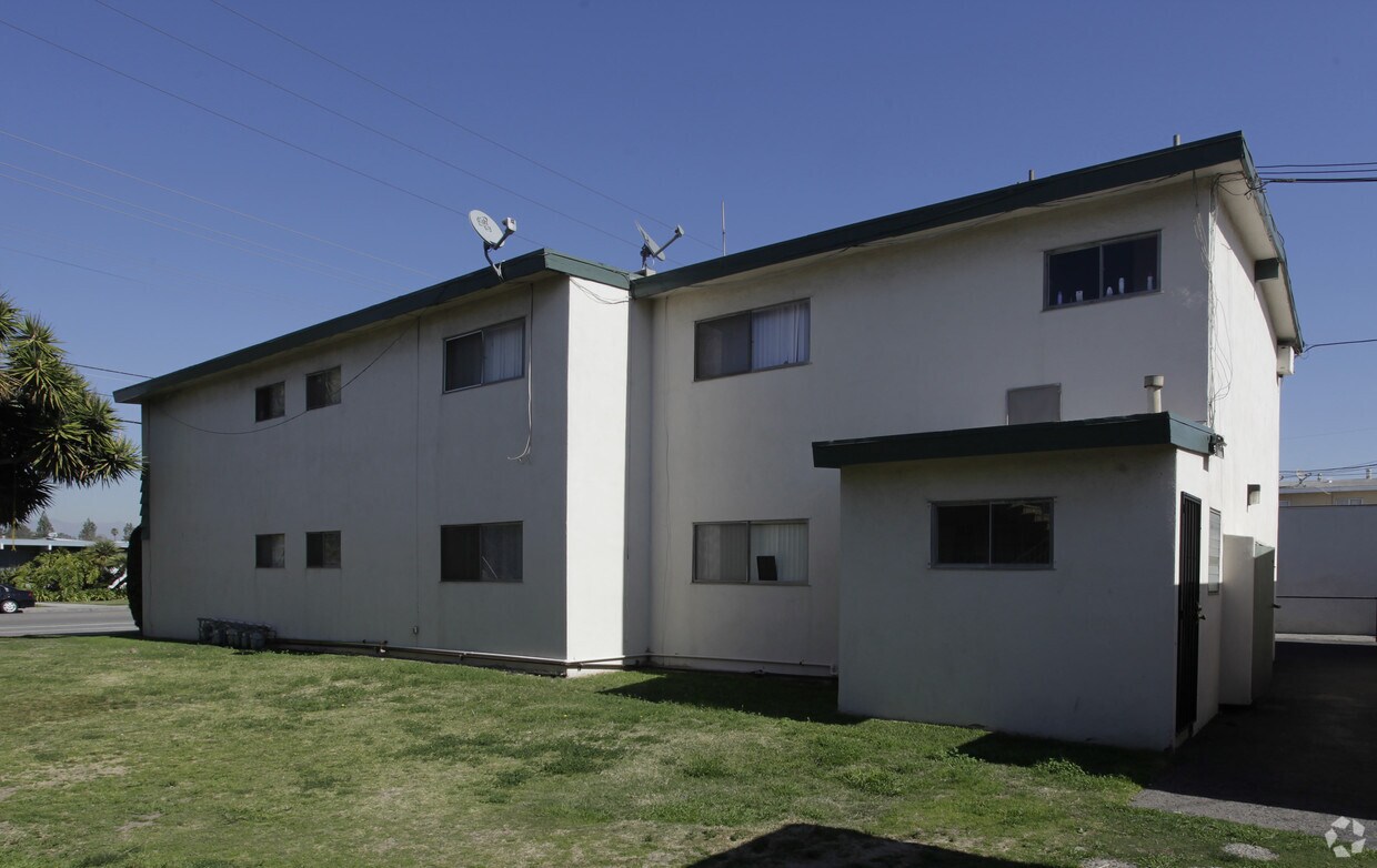 Foto del edificio - 1300 W Valencia Dr
