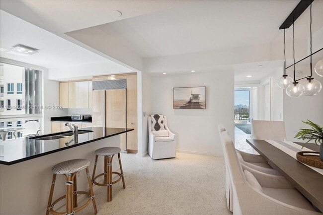 Foto del edificio - 791 Crandon Blvd