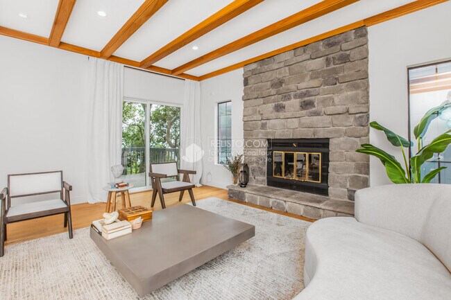 Building Photo - 61 Camelford Pl