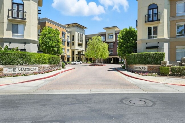 Building Photo - 24585 Town Center Dr