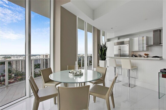 Foto del edificio - 4100 Island Blvd