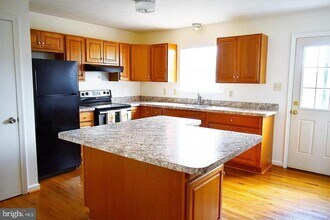 Building Photo - 107 Parkside Dr