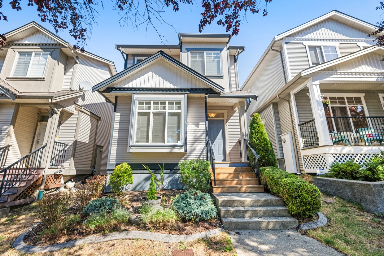 Primary Photo - 24361-2102A 102a Ave