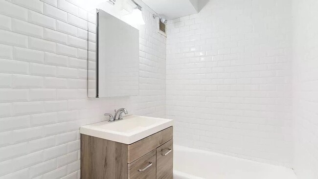 Building Photo - 2640 Marion Ave