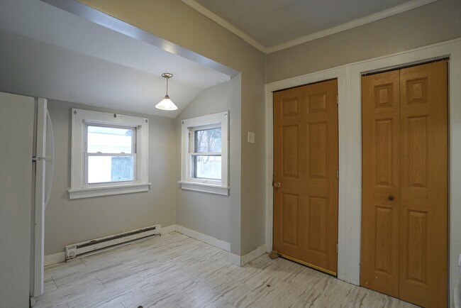 Building Photo - 1206 Oakland St