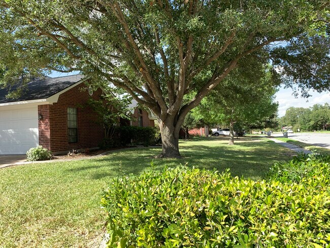 Building Photo - 1403 Southern Plantation Dr