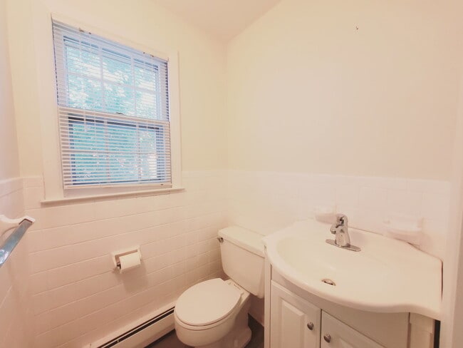 Building Photo - 15 Elmwood St