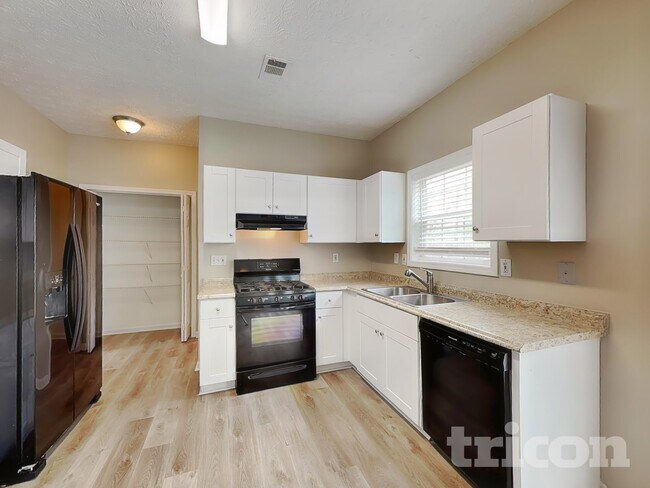 Foto del edificio - 315 Clairidge Ln SW
