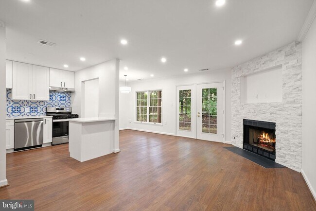 Foto del edificio - 7256 Glen Hollow Ct