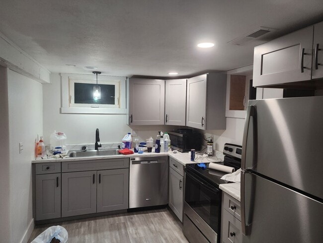 Building Photo - Christine's Duplex