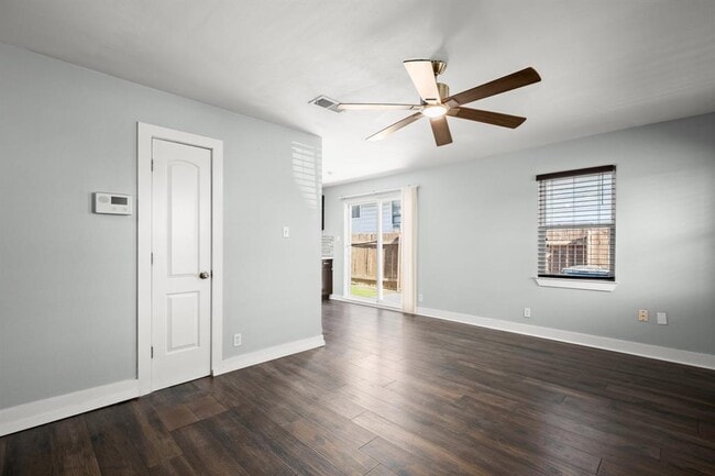 Foto del edificio - 1404 Vargas Rd