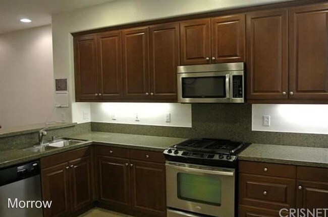 Building Photo - 970 Sweetbriar Ln