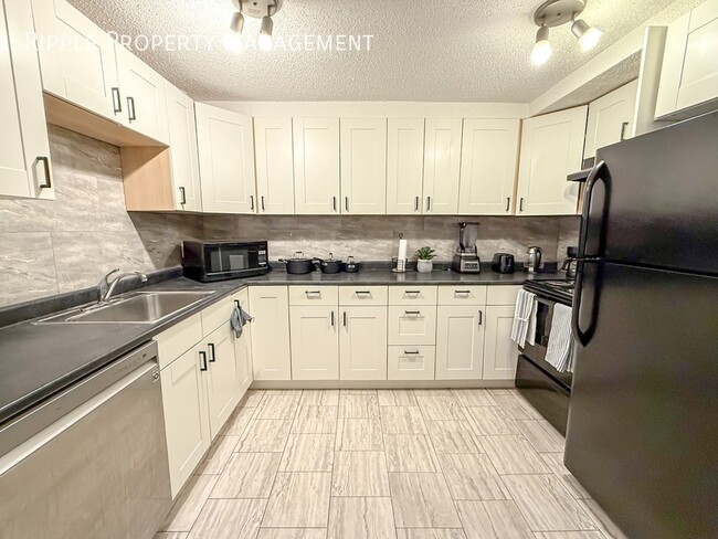 Photo du bâtiment - Amazing 2 Beds, 1 Baths FURNISHED Apartmen...