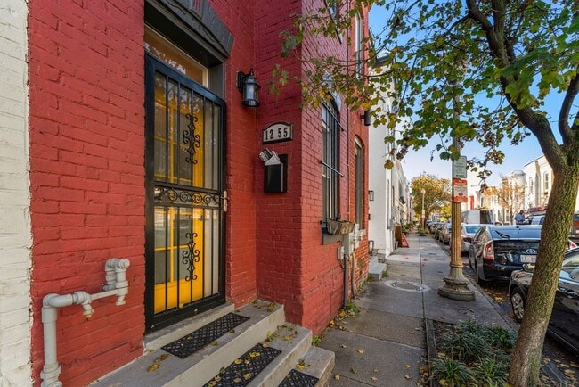 Building Photo - 1 Month Free Rent for a Lease Start by 10/...