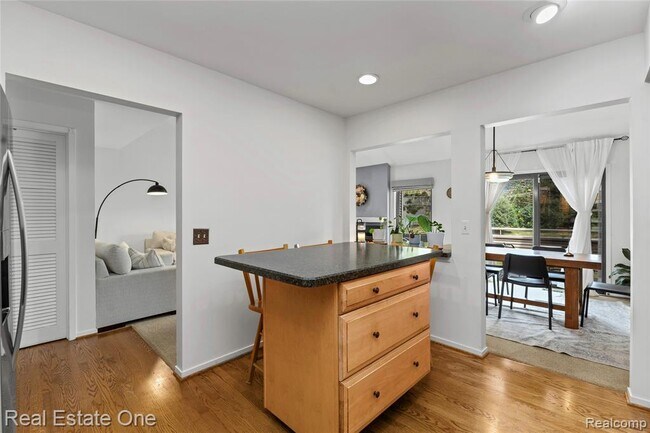 Foto del edificio - 732 Hamilton Ct