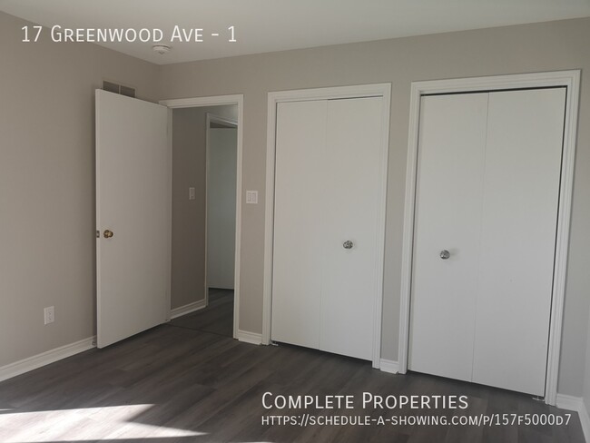 Photo du bâtiment - Bright 2 Bedroom Main floor unit with mode...