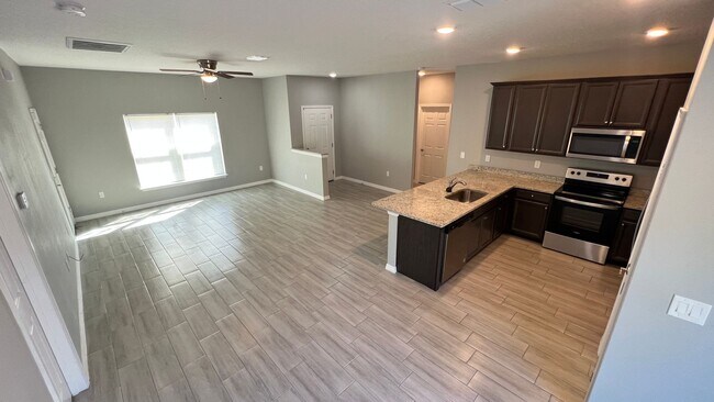 Building Photo - Available now!! CHARMING 3 Bedroom, 2 Bathroom Home in Palm Bay!!!