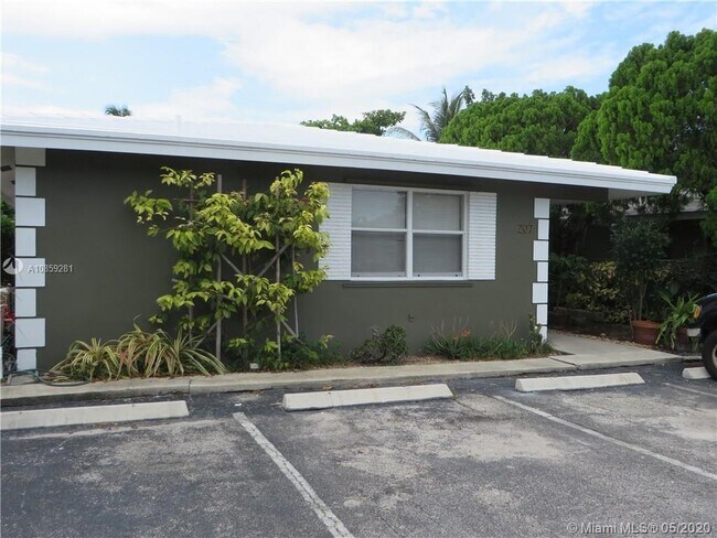 Building Photo - 207 NE 16th St