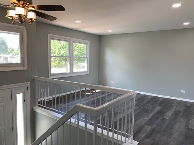 Building Photo - 5611 Allemong Dr