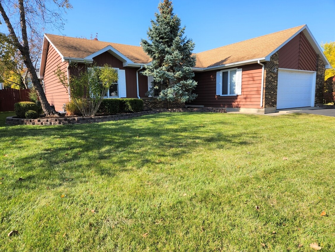 638 Colony Ave, Lindenhurst, IL 60046 House Rental in Lindenhurst, IL