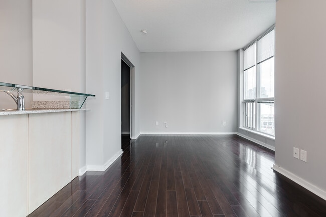 Building Photo - 208 Queens Quay W