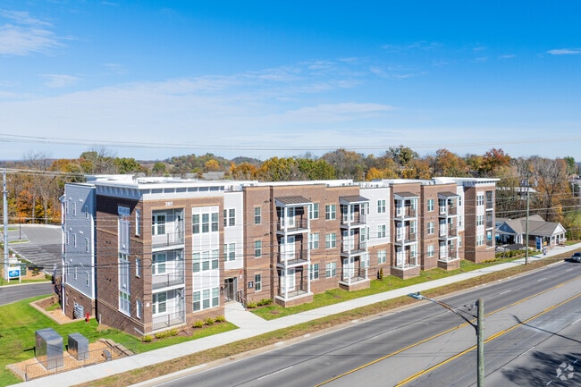 Building Photo - Crest at Stones Branch