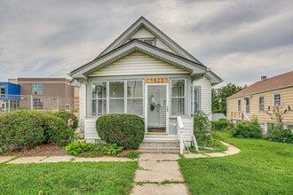 Building Photo - 1823 S 60th St